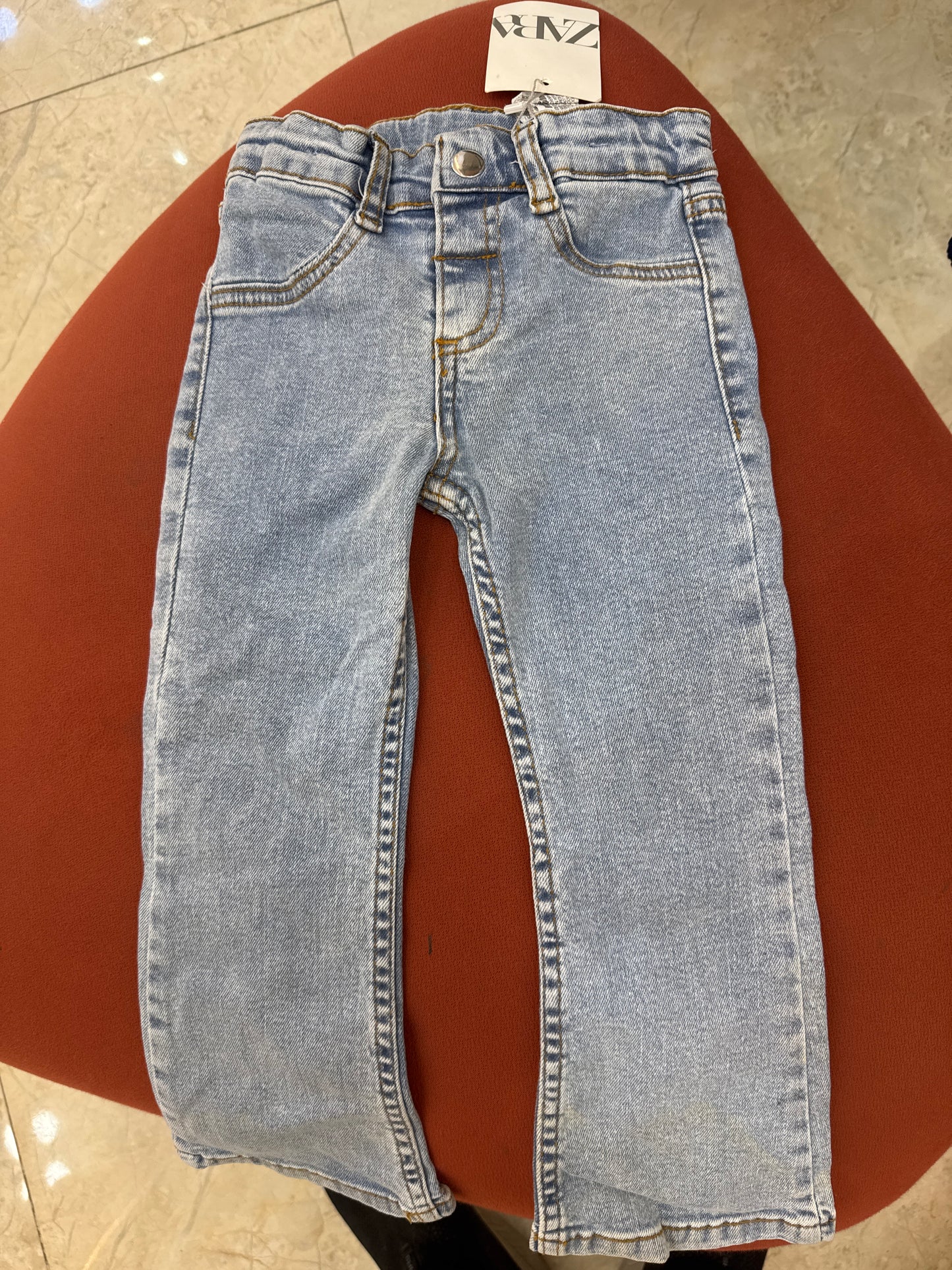 بنطلون زارا فاتح