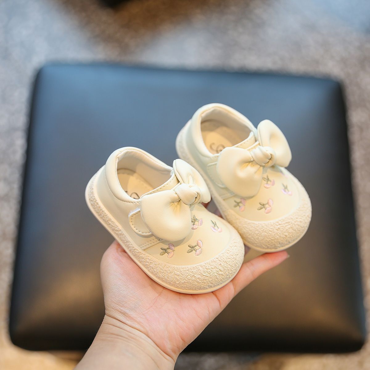 حذاء بناتي لونين