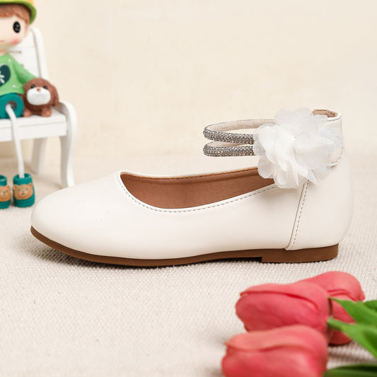 حذاء بناتي ابيض